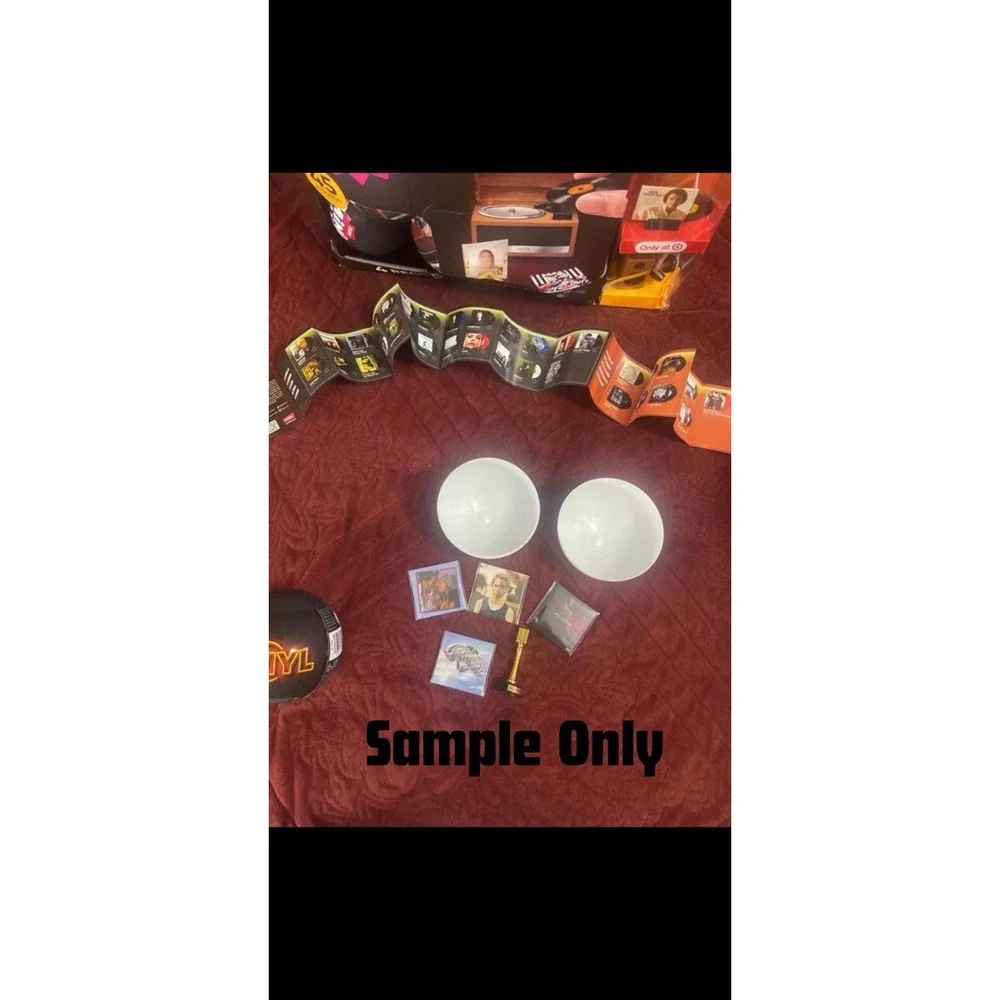 ZURU Mini Brands Vinyl 24 Mystery Balls + READ Retail Display Box At Target Only